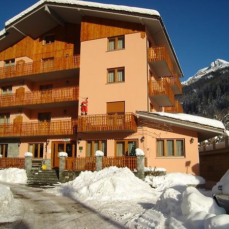 Hotel Dama Bianca Valtournenche Exterior foto
