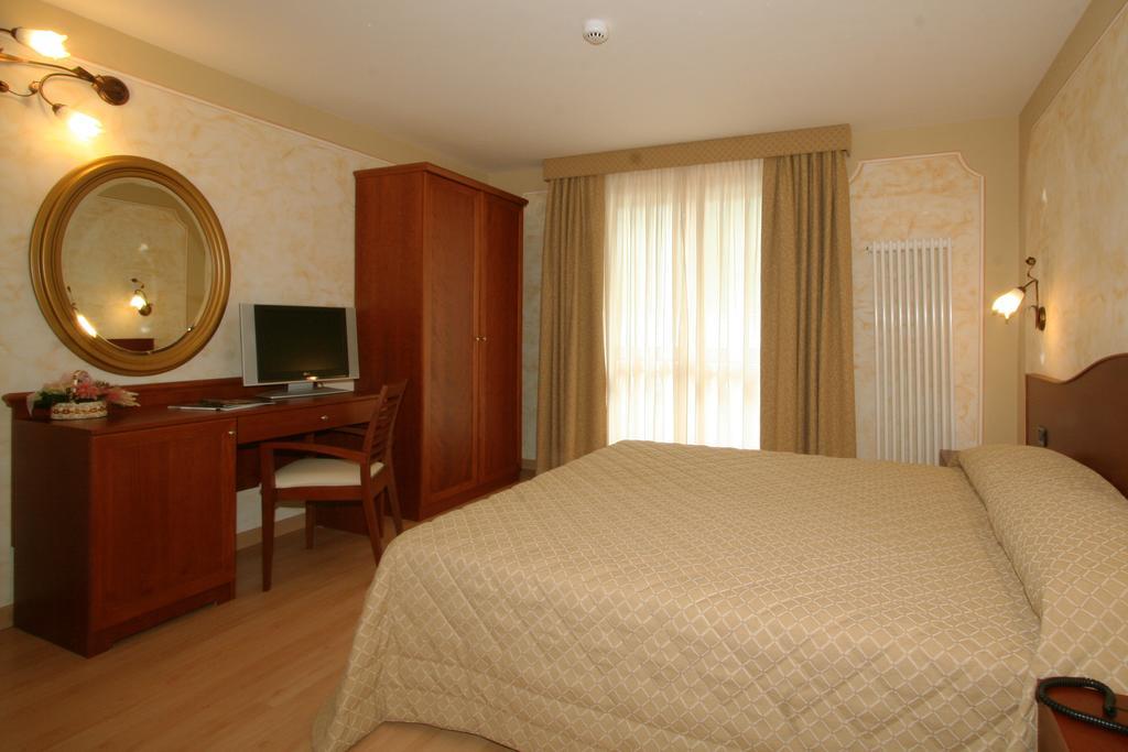 Hotel Dama Bianca Valtournenche Habitación foto
