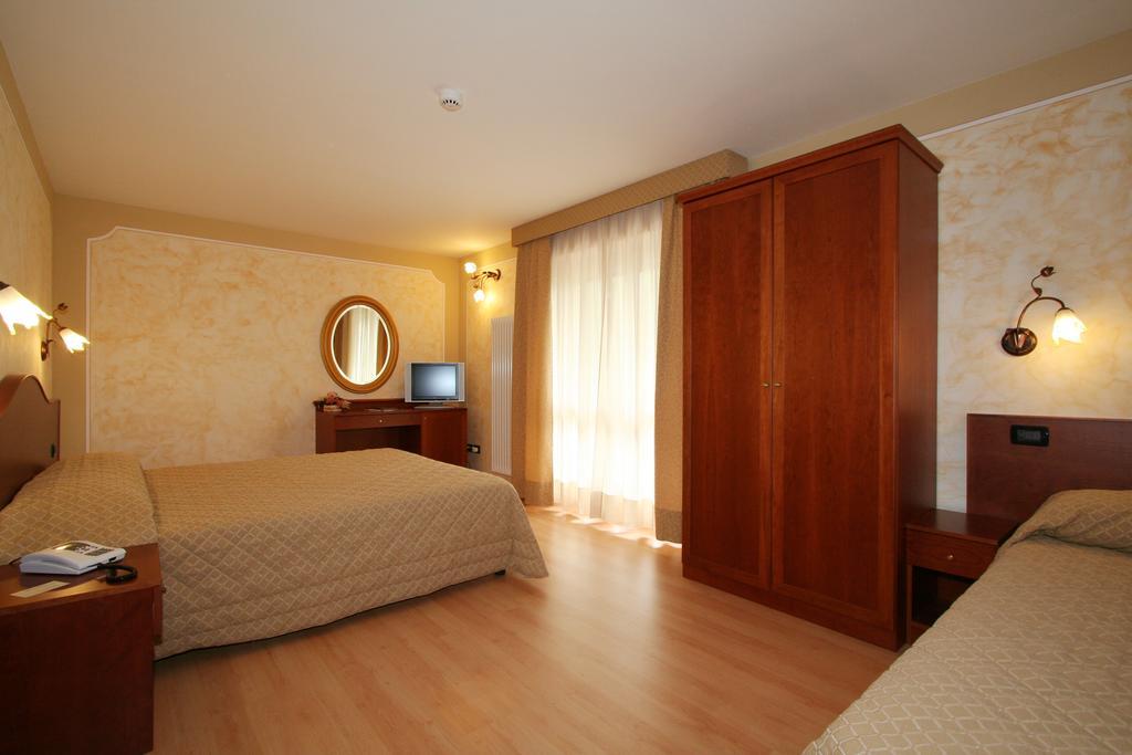 Hotel Dama Bianca Valtournenche Habitación foto